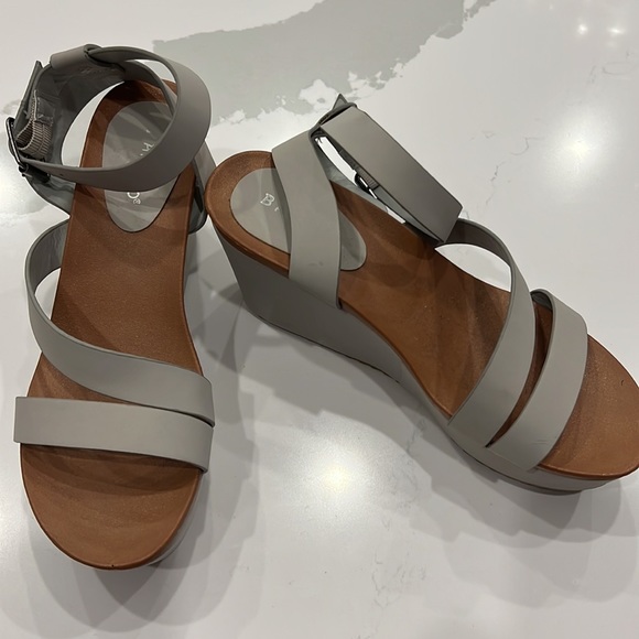 BAMBOO Shoes Dove Gray Platform Sandals Super Lightweight Poshmark